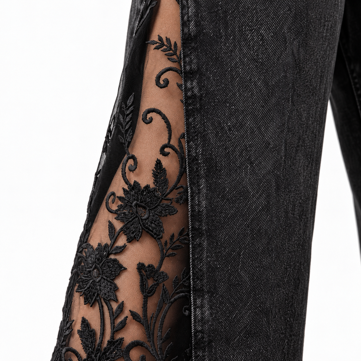 Goddess Lace Jeans in Washed Black – Stickerei im Detail